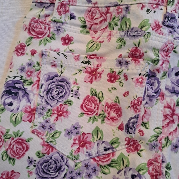 Tractor girls size 7 pink & purple flower designed shorts, have stretch, New - Picture 4 of 6